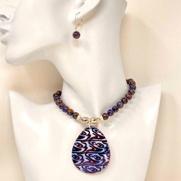 Large Shell Pendant & Jasper Beads Necklace - Picture 1 of 7